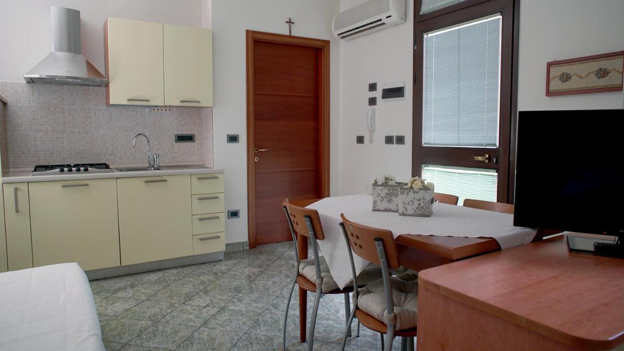 Hotel Emi Lippo Екстериор снимка