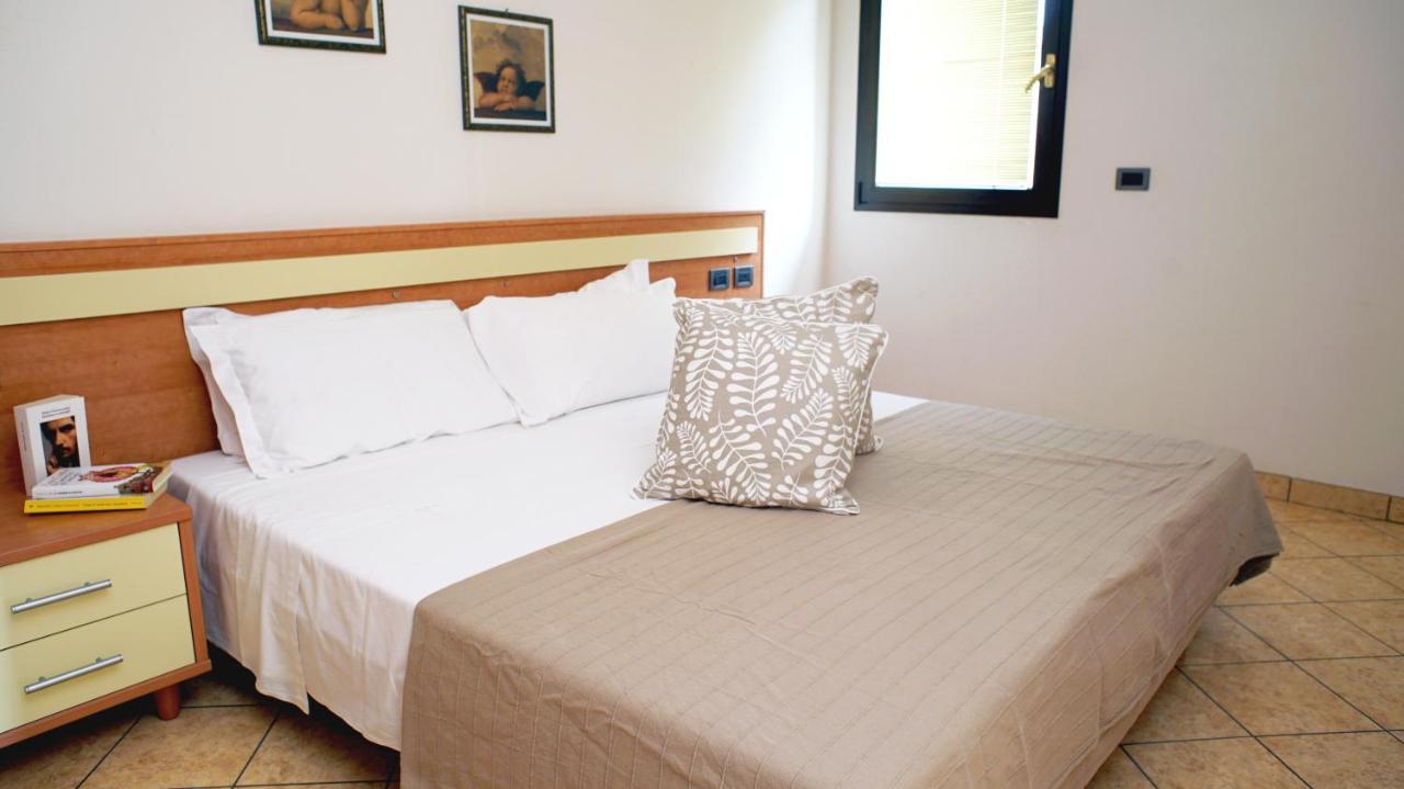 Hotel Emi Lippo Екстериор снимка